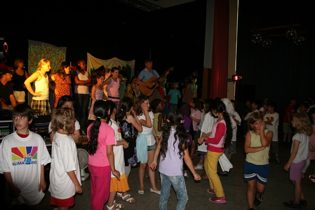 gal/2010/2010 Saitentwist Abschied Duererschule 9.7/2010 Saitentwist Duererschule Abschied 4.Kl. 9.Juli Im Coffee Cor 062.jpg